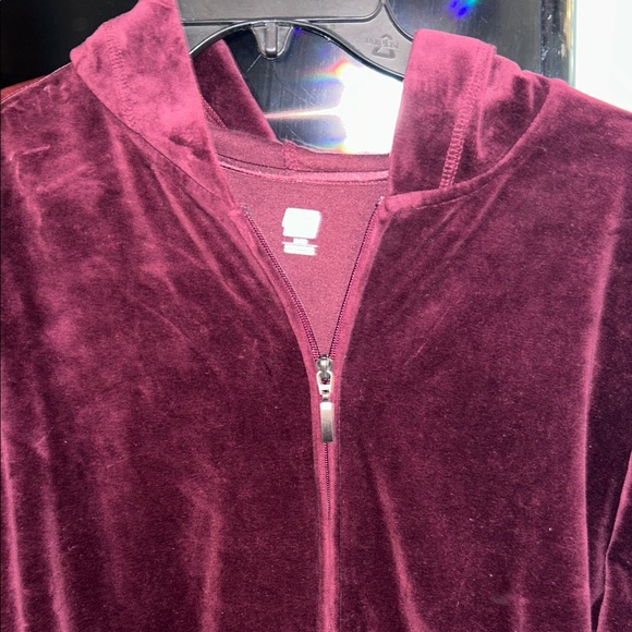 SB Active- Plush Burgundy Zip-Up Hoodie with pockets, used but in condition XL - Picture 1 of 5